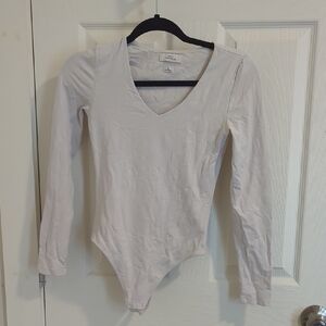 Babaton Light Cream V-Neck Bodysuit